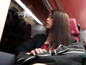 香港巴士上偷拍格仔短裙女
