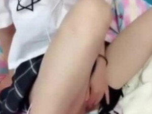 Super Cute Chinese girl's dildo masturbation camwhoring