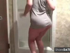 Hot milf cleaning the shower showing her ass