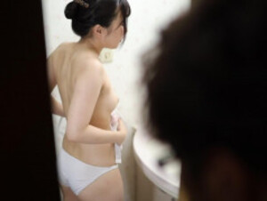 19年間大切に育てた我が娘が他人の子供だと判明しまして… 一日中ショックだったが次の日にはただのメスに見えて一つ屋根の下で無理やり中出しレ×プをしてしまった… 河合ゆい HND-885