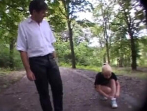 Cute German blonde Teenager braucht dringend seinen Schwanz lutschen