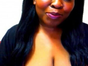 Ebony webcam: Busty Cutie