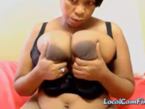 Ebony webcam girl with huge tits