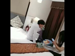 寂寞人妻少妇与网友酒店私会约炮 主动翘臀挑逗求肏爽得嗷嗷直叫 国语精彩对白