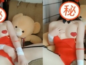 網红少女惡犬~水晶棒強勢插入!!兔女郎不上賭桌只想讓床單濕一片~