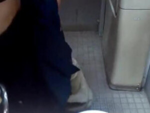 : 【個人撮影】部活合宿先の宿舎のトイレで部員同士セックスしてるハメ撮り流出映像 やりたい