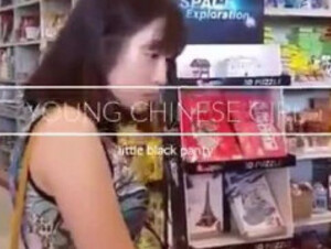 Found a young pretty chinese girl in the bookstore, she is looking for the book and I’m looking for her upskirt